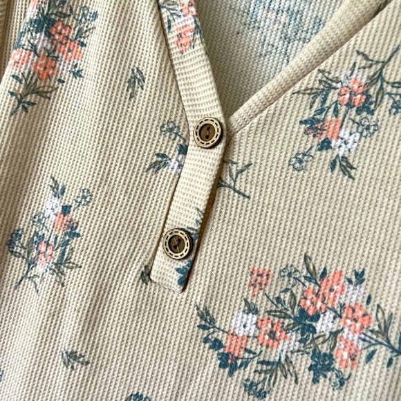 Bombom top size L. Lightweight, thermal fabric with floral print. - Picture 2 of 4